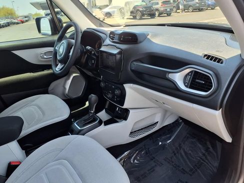 Used 2019 Jeep Renegade Latitude FWD image 16