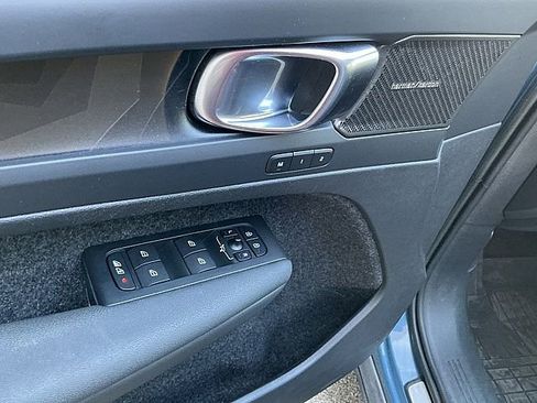 Certified 2023 Volvo XC40 Recharge Ultimate image 17