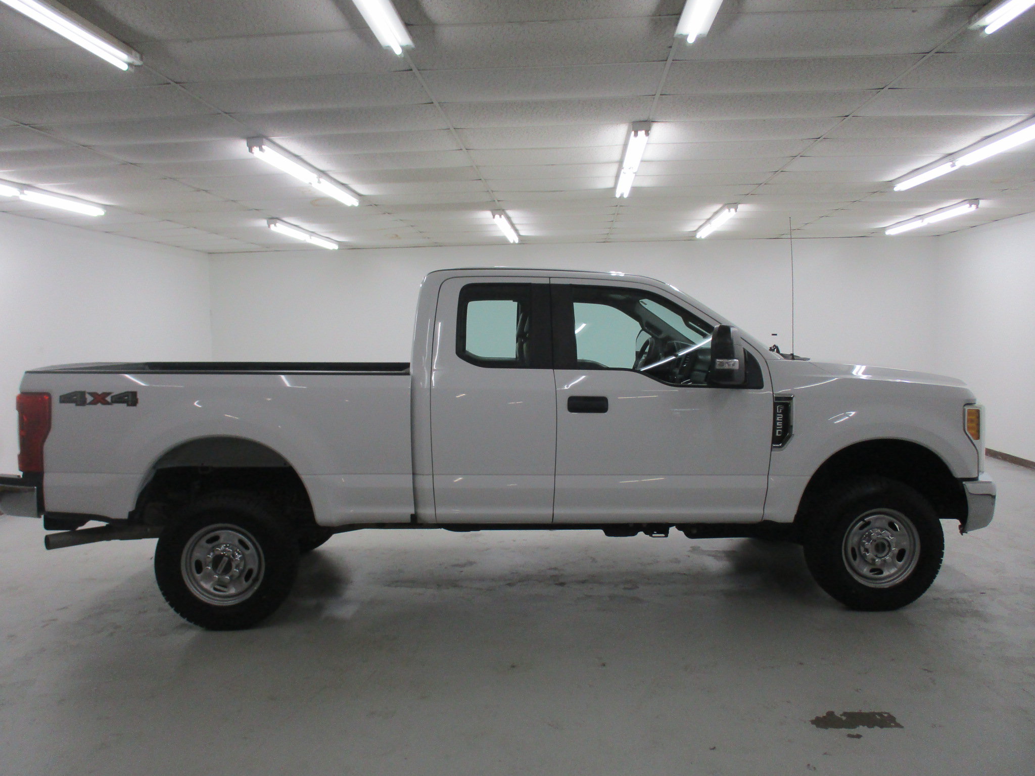 Used 2017 Ford F250 XL w/ Power Equipment Group AWD/4WD image 12
