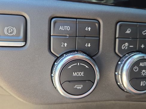Used 2023 GMC Sierra 1500 SLT w/ SLT Premium Package AWD/4WD image 32