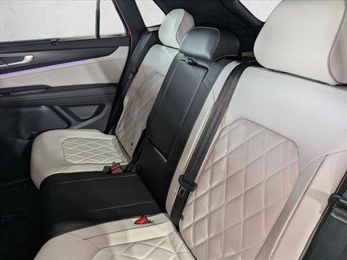 Used 2024 Volkswagen Atlas Cross Sport SEL Premium R-Line AWD/4WD image 20