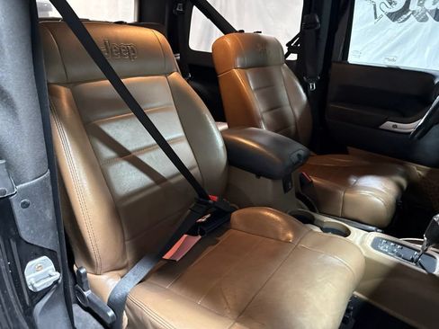 Used 2012 Jeep Wrangler Rubicon w/ PWR Convenience Group AWD/4WD image 12