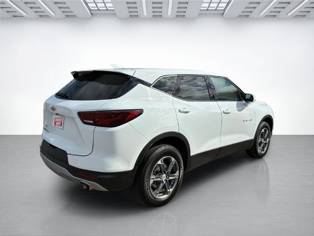 Used 2025 Chevrolet Blazer LT AWD/4WD image 4