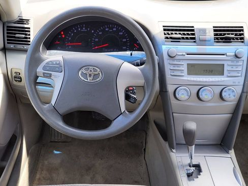 Used 2010 Toyota Camry LE FWD image 27