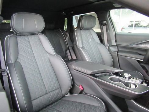 New 2026 Cadillac Lyriq V image 9