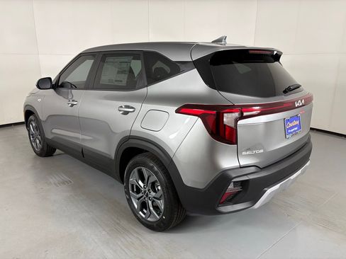 New 2026 Kia Seltos LX FWD image 6