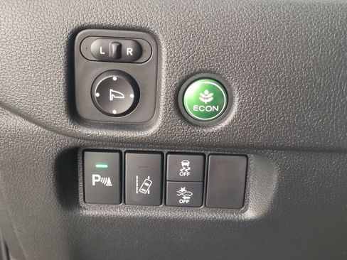 Used 2016 Honda Pilot Touring image 23