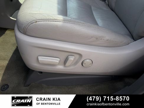 Used 2017 Toyota Sienna XLE w/ XLE Navigation Package FWD image 11