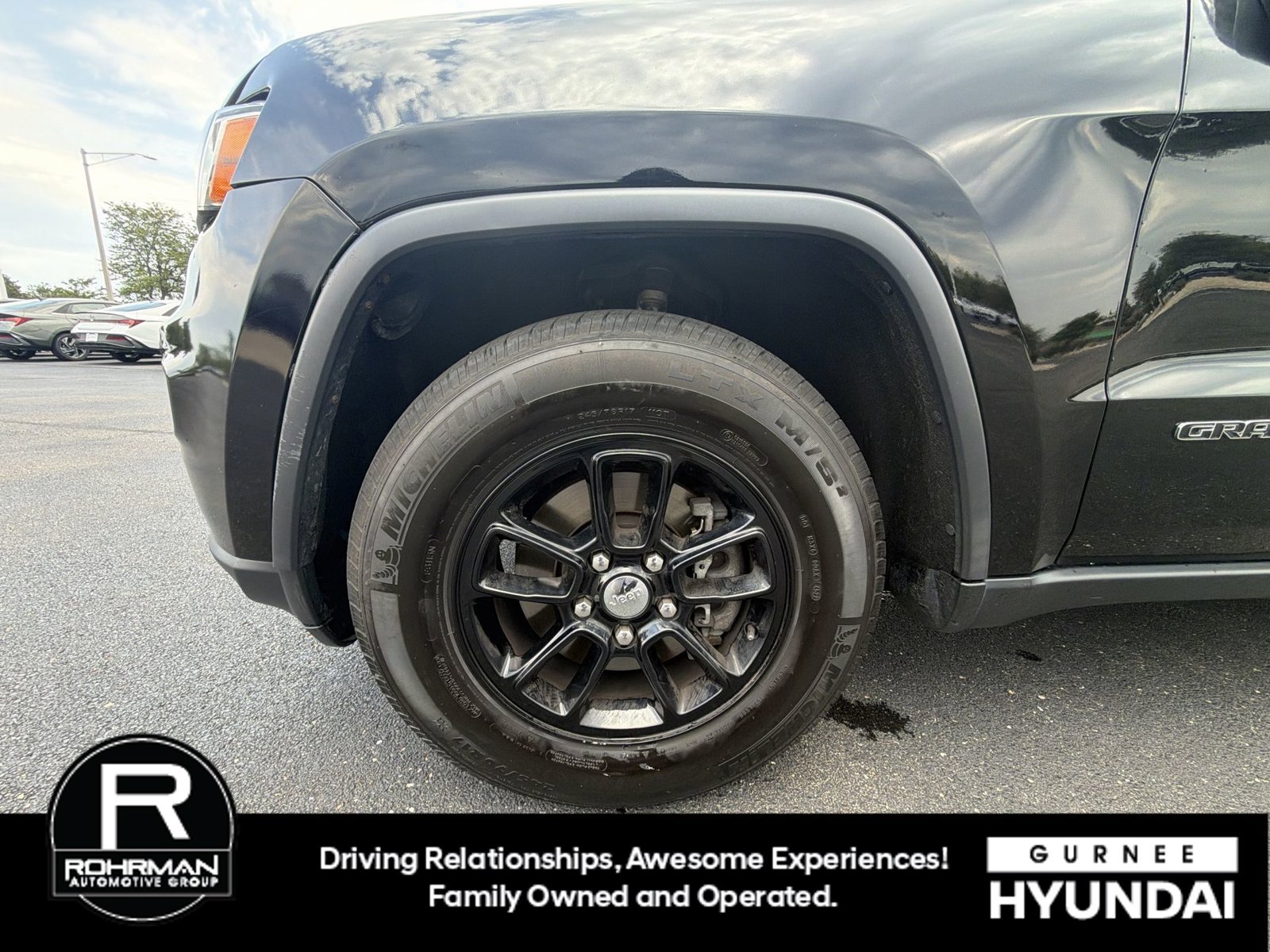 Used 2019 Jeep Grand Cherokee Laredo AWD/4WD image 11