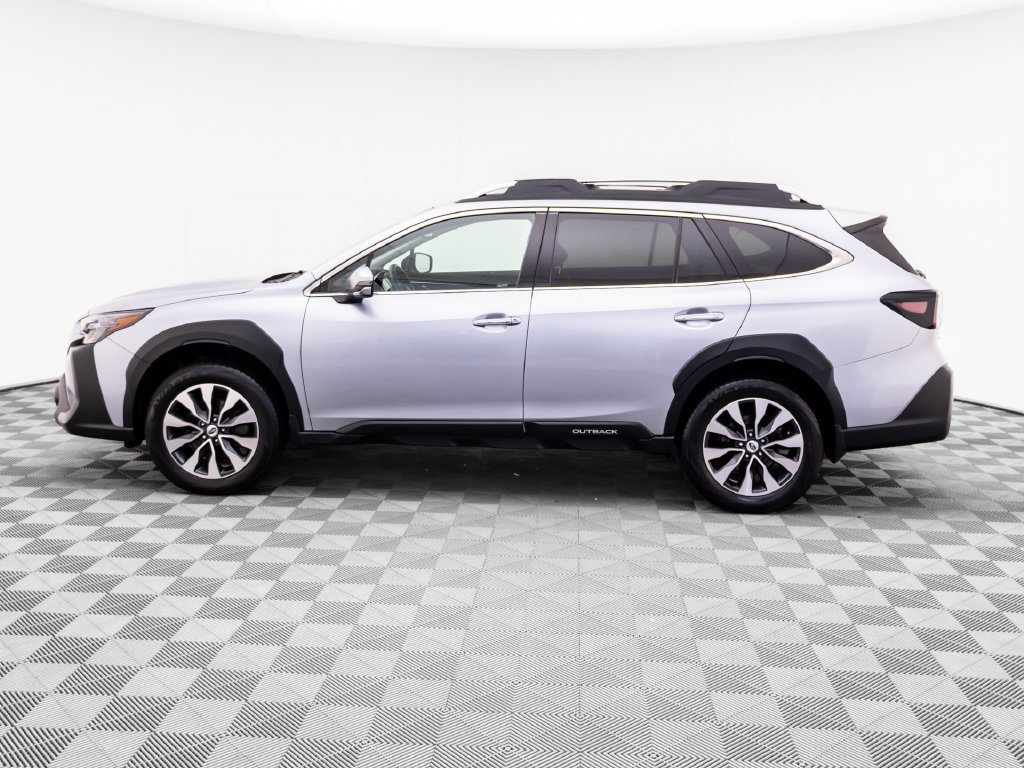 Used 2024 Subaru Outback Touring AWD/4WD image 2