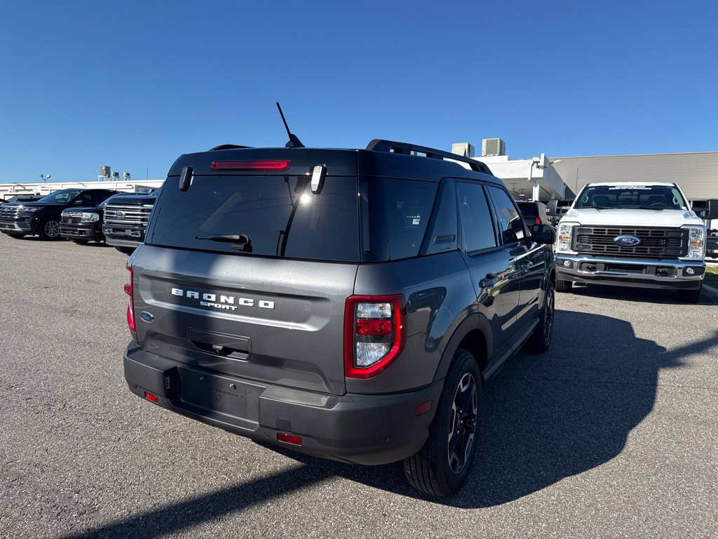 Used 2024 Ford Bronco Sport Outer Banks w/ Tech Package AWD/4WD image 2