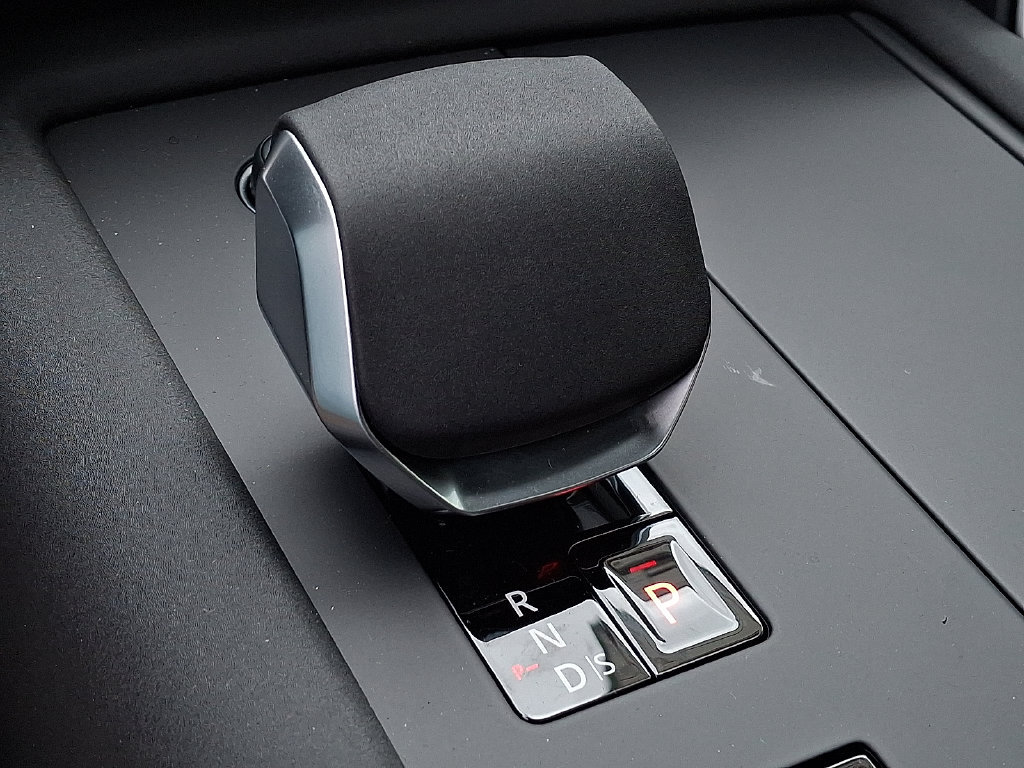 New 2026 Land Rover Discovery Limited Edition AWD/4WD image 14