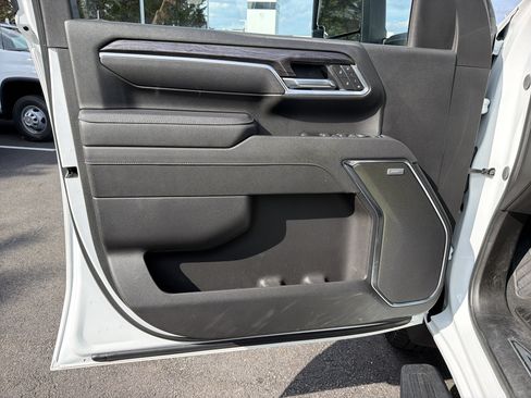 Used 2025 Chevrolet Silverado 3500 LTZ w/ LTZ Convenience Package AWD/4WD image 14