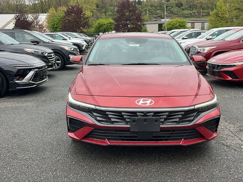 Used 2024 Hyundai Elantra Limited FWD image 2