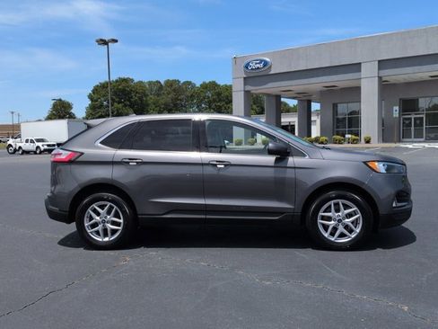 Certified 2022 Ford Edge SEL w/ Convenience Package AWD/4WD image 3