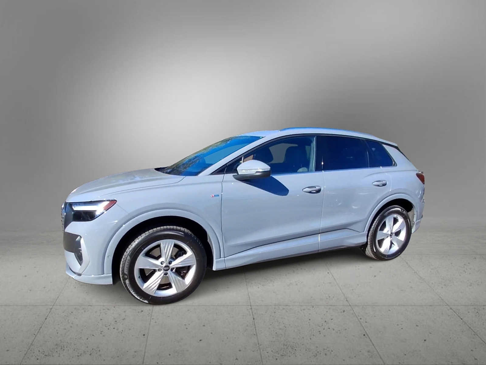 Used 2024 Audi Q4 e-tron Premium Plus w/ Premium Plus AWD/4WD image 4
