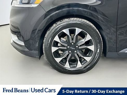 Used 2022 Kia Carnival EX image 33