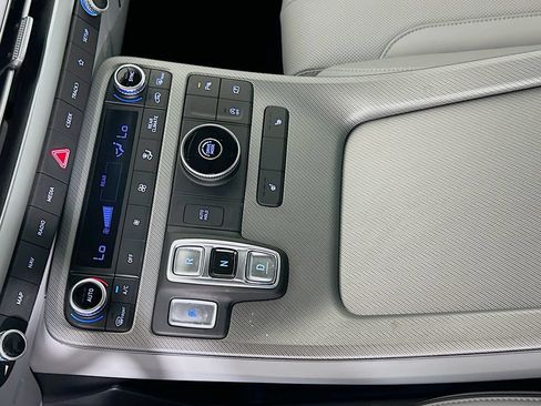 Certified 2025 Hyundai Palisade SEL FWD image 17