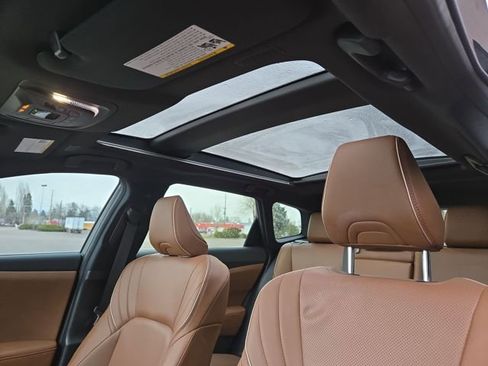 Used 2025 Toyota Crown Signia image 29