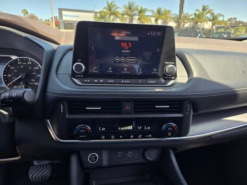 Used 2023 Nissan Rogue SV FWD image 18
