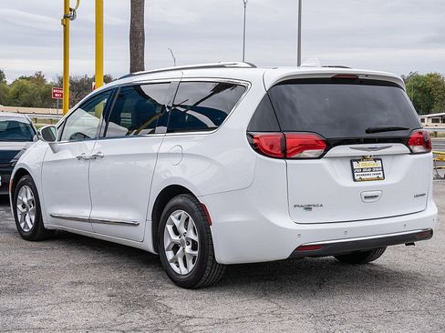 Used 2020 Chrysler Pacifica Limited image 7