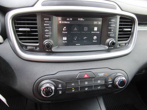 Used 2019 Kia Sorento AWD image 22