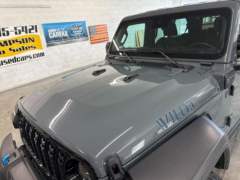 Used 2024 Jeep Wrangler Unlimited AWD/4WD image 98