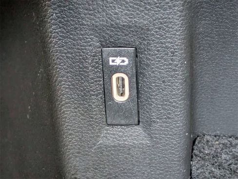 Used 2021 Volkswagen Atlas SE image 34