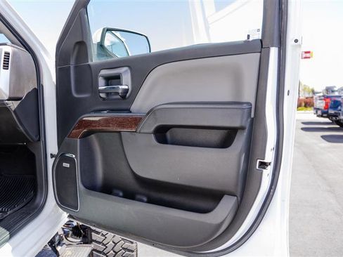 Used 2015 GMC Sierra 2500 SLT w/ Duramax Plus Package AWD/4WD image 29