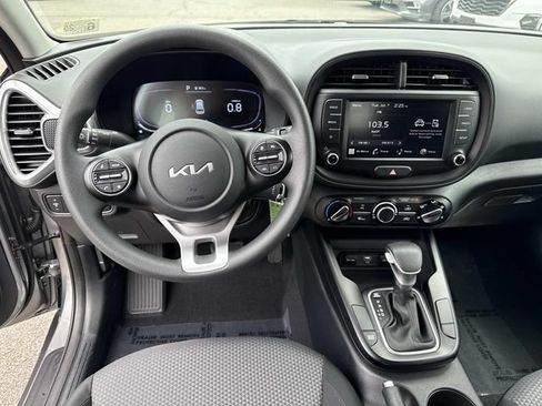 Used 2024 Kia Soul LX w/ Option Group 015 FWD image 17