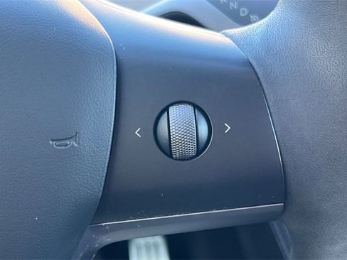 Used 2023 Tesla Model Y Performance image 28