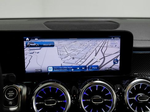 Used 2024 Mercedes-Benz GLB 35 AMG 4MATIC image 24