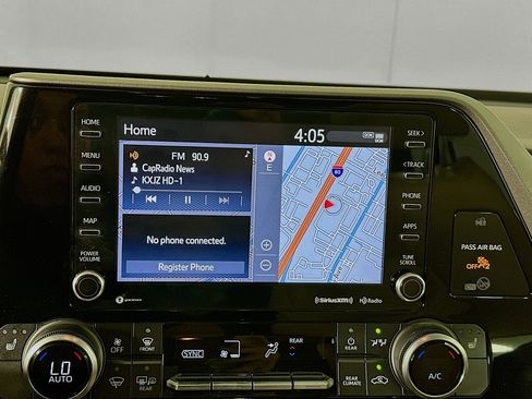 Used 2022 Toyota Highlander XLE image 19