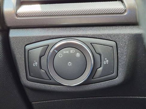 Used 2019 Ford Fusion SE FWD image 13