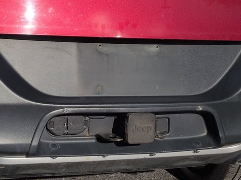 Used 2016 Jeep Cherokee Limited image 37