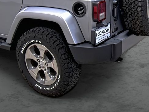 Used 2018 Jeep Wrangler Unlimited Sahara image 9