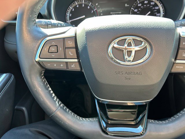 Used 2020 Toyota Highlander XLE FWD image 16