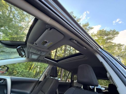 Used 2018 Toyota RAV4 XLE AWD/4WD image 47