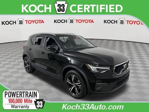 Used 2023 Volvo XC40 B5 Core image 1