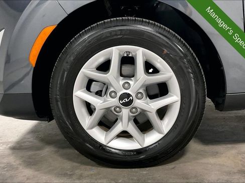 Used 2025 Kia Soul LX w/ LX Technology Package FWD image 10