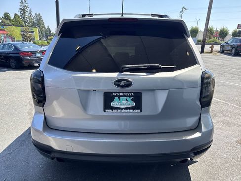 Used 2015 Subaru Forester 2.0XT Touring AWD/4WD image 4