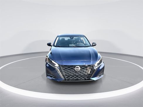 Used 2024 Nissan Altima 2.5 SR image 3