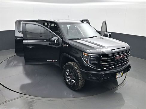 Used 2025 GMC Sierra 1500 AT4X image 29