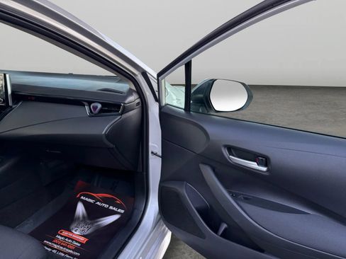 Used 2020 Toyota Corolla LE FWD image 19