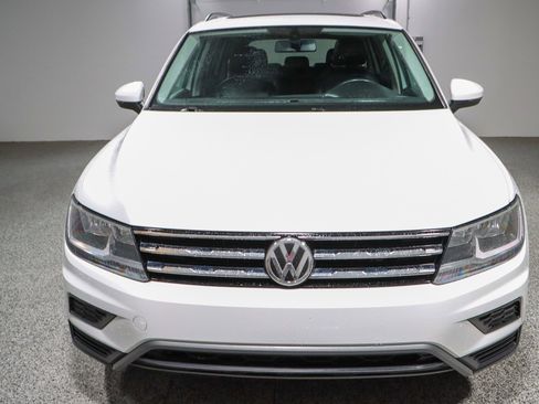 Used 2020 Volkswagen Tiguan SE w/ Panoramic Sunroof Package image 4