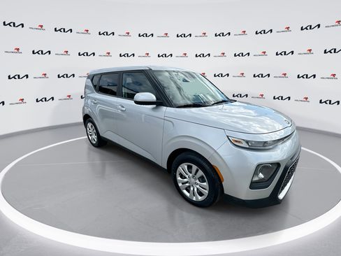 Used 2020 Kia Soul LX image 2