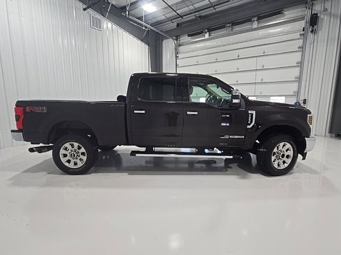 Used 2018 Ford F250 Lariat w/ Chrome Package image 9