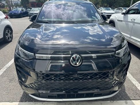 Used 2025 Volkswagen Tiguan SEL R-Line AWD/4WD image 2