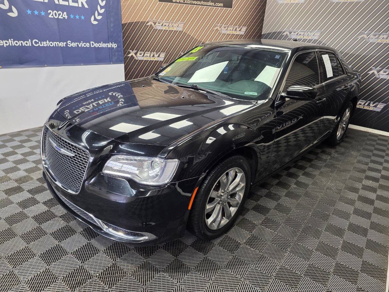 Used 2018 Chrysler 300 Touring L AWD/4WD image 1