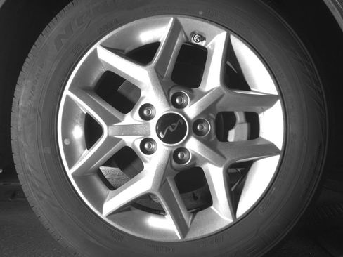 Used 2025 Kia Soul LX w/ LX Technology Package FWD image 20